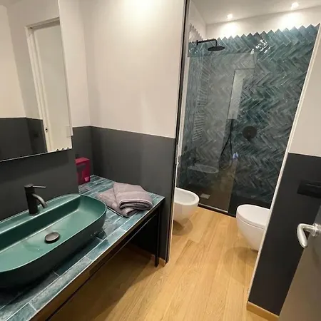 Capital Station - Black Daire Milano